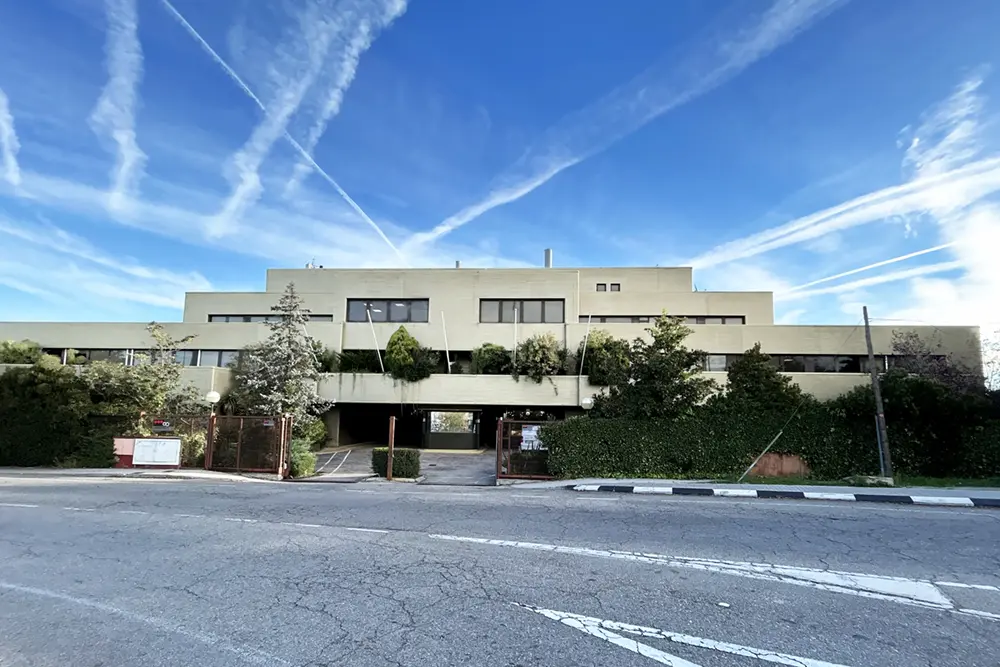 Av. de la Coruña, 17. Edificio en venta el Las Rozas. Borneo Advisors.
